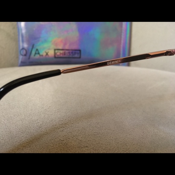 [SOLD] Quay x Chrisspy Gemini Sunglasses - Picture 5 of 8